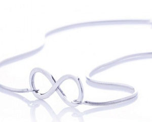 collier-liegende-acht