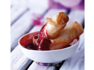 fruehlingsrollen_apfel_marzipan_pflaumensauce